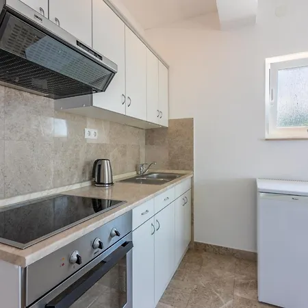 Podvezanec Apartmán