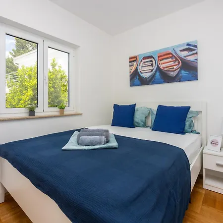 Podvezanec Apartmán