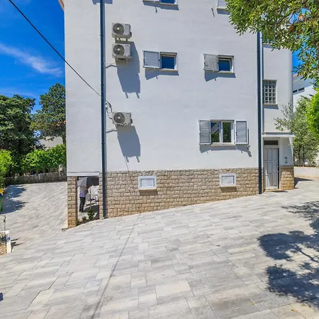 Podvezanec * Crikvenica
