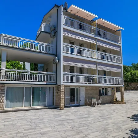 Podvezanec Apartment *