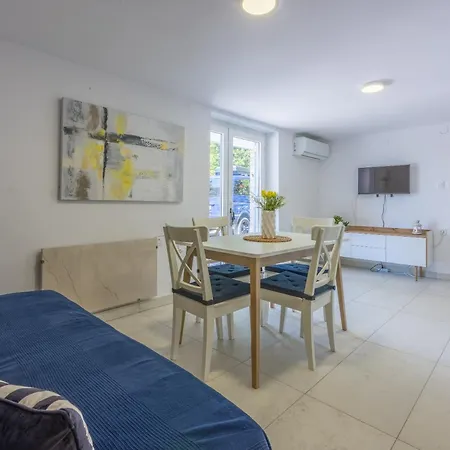 Apartment Podvezanec *