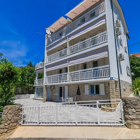 Podvezanec Apartment