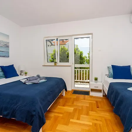 Podvezanec Apartment *