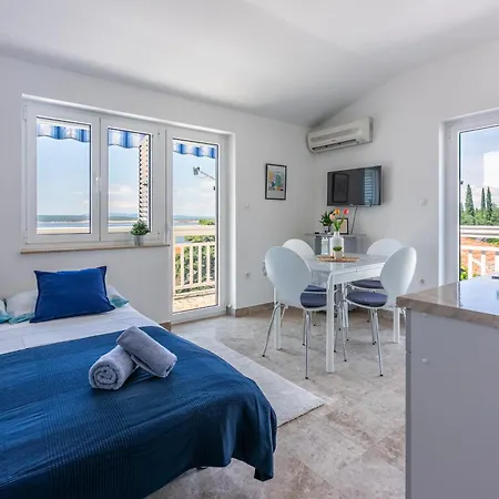Podvezanec Apartment *