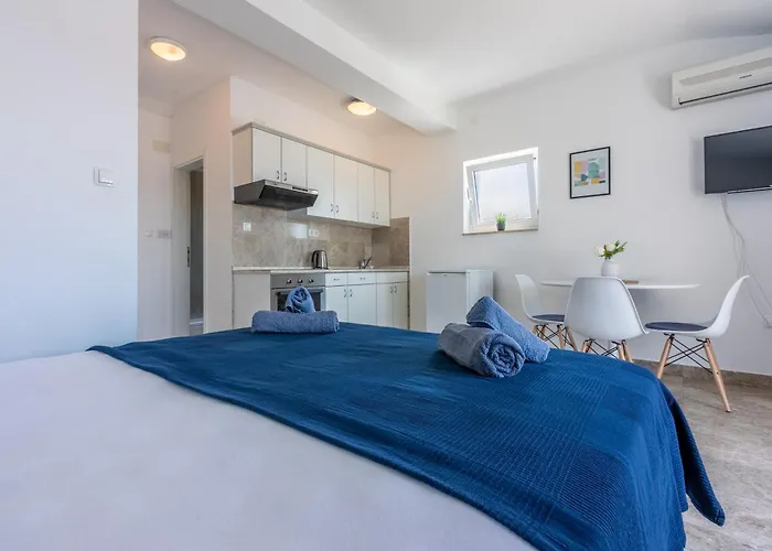 Podvezanec Apartment *