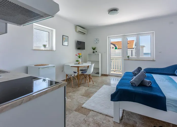 Podvezanec Apartment *