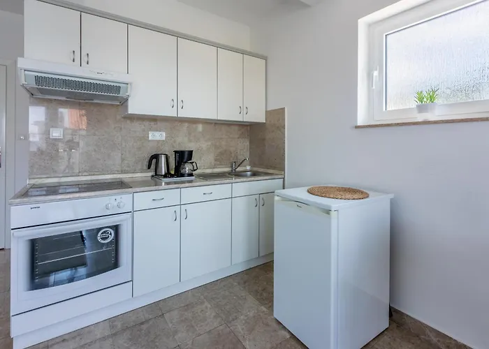 Podvezanec Apartment *